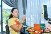 算命八字泰国主播品三亚榴莲：“尝到了家乡味”